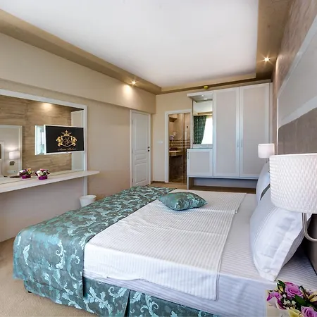 Siena Palace Hotell 4*